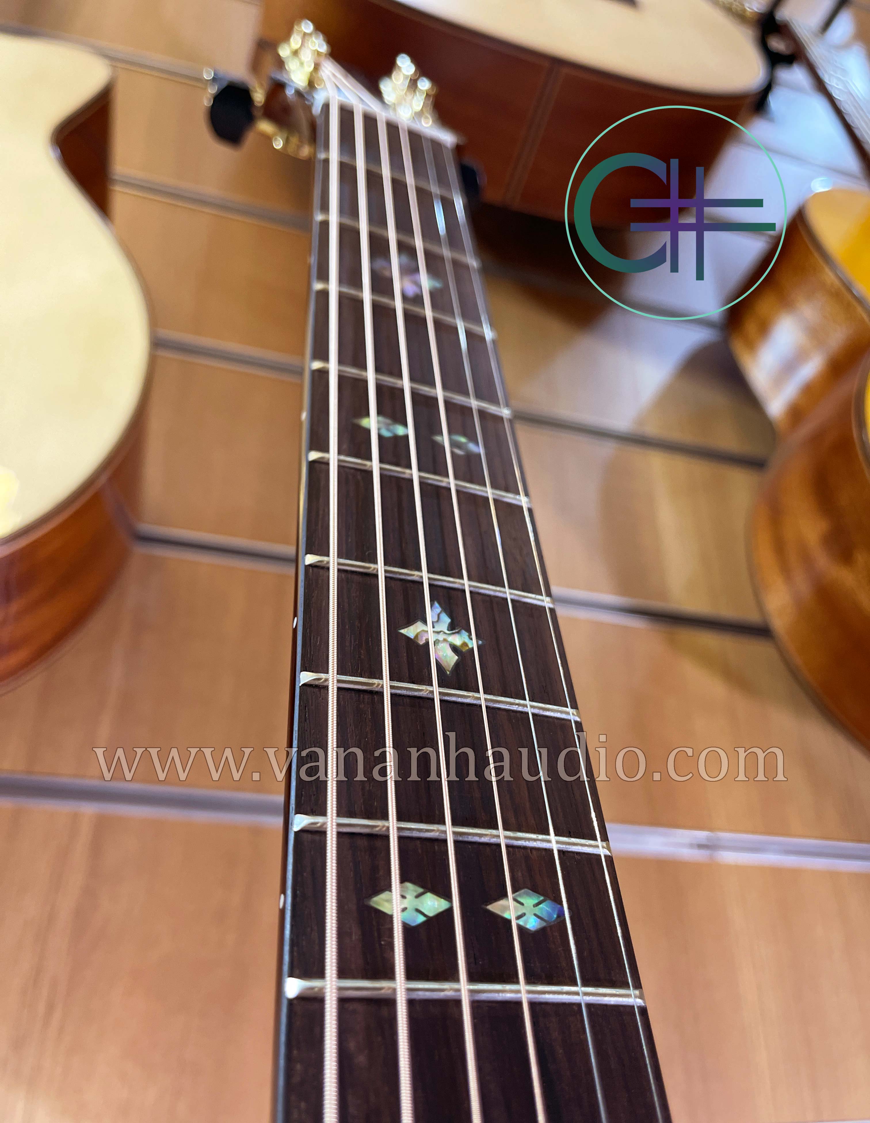 Đàn Guitar Acousctic Custom(2022) của anh Doãn Thành Trung (khảm nick name đầu cần đàn)